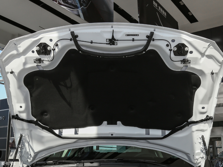 2018ݱXE 2.0T 300PS R-SPORT\Ӱ