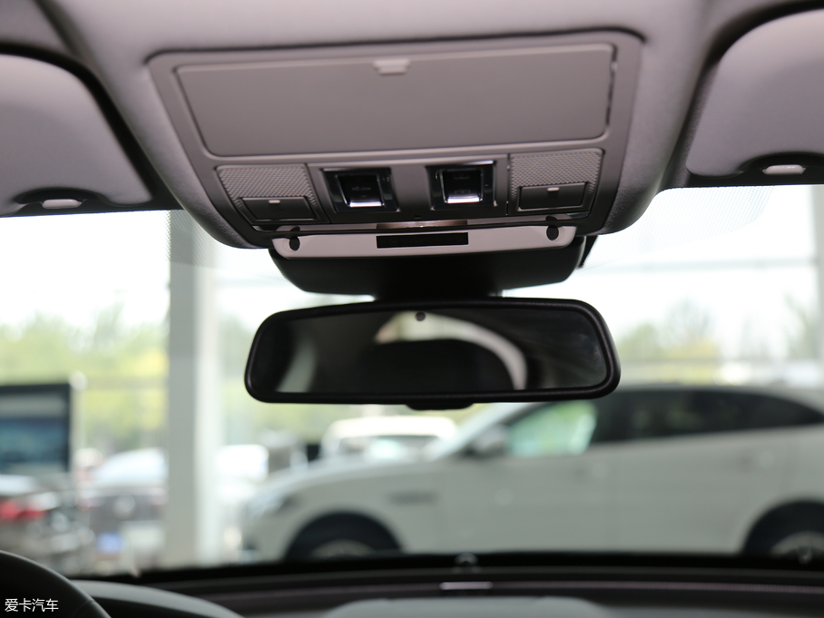 2018ݱXE 2.0T 250PS R-SPORT\Ӱ AWD