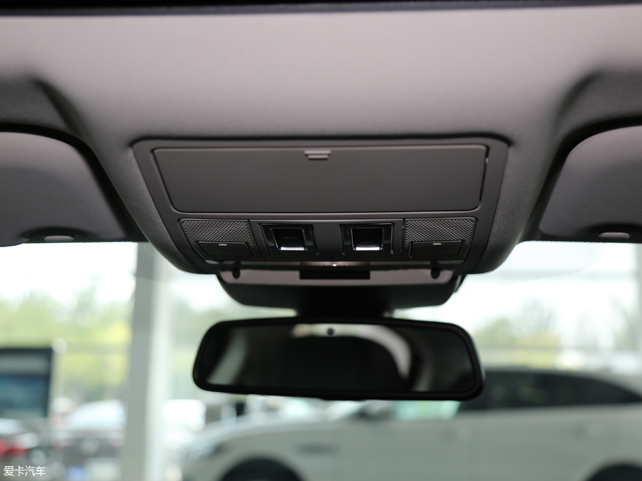 2018ݱXE 2.0T 250PS R-SPORT\Ӱ AWD