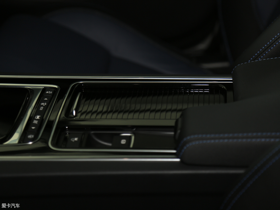 2018ݱXE 2.0T 250PS R-SPORT\Ӱ AWD