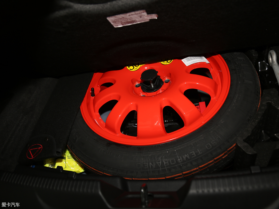 2018ݱXE 2.0T 250PS R-SPORT\Ӱ AWD