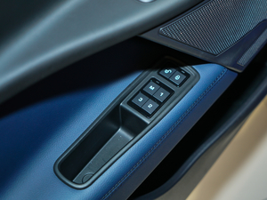 20182.0T 300PS (q)R-SPORT\Ӱ g