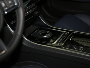 20182.0T 250PS R-SPORT\Ӱ AWD п؅^