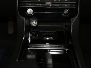 20182.0T 250PS R-SPORT\Ӱ AWD п؅^(q)