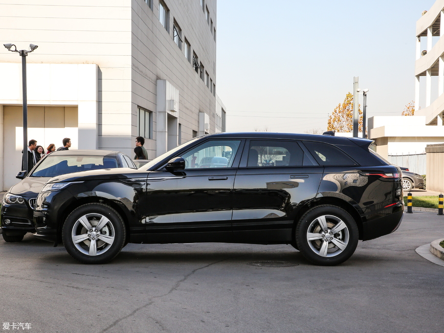 2019} 250PS R-Dynamic S