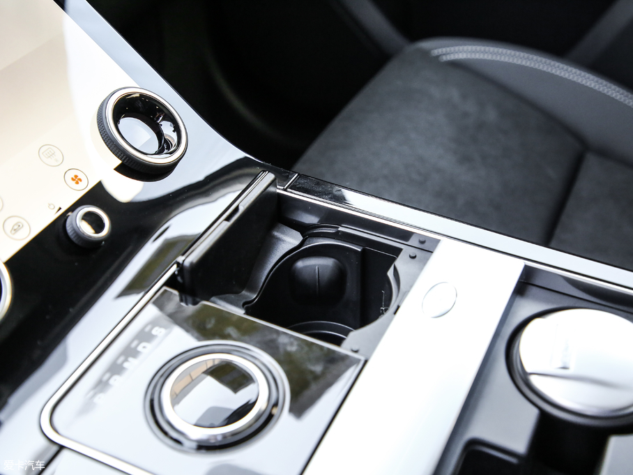 2019} 250PS R-Dynamic S