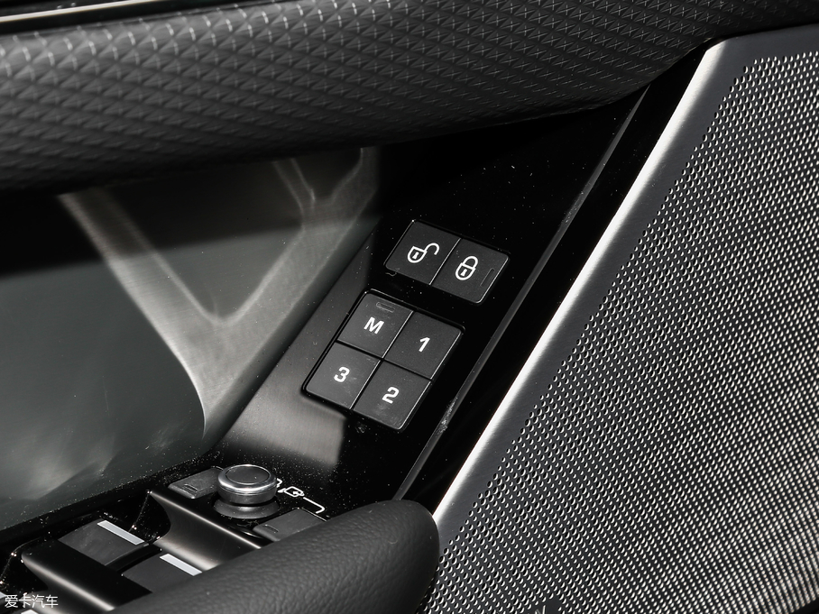 2019} 380PS R-Dynamic SE