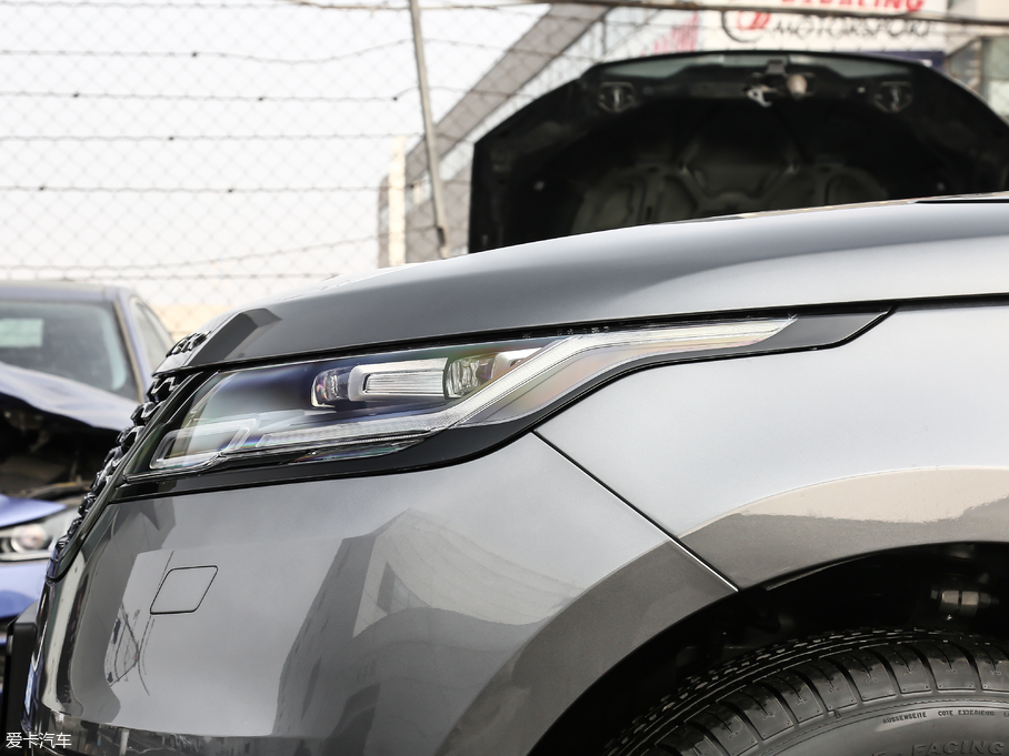 2019} 300PS R-Dynamic S