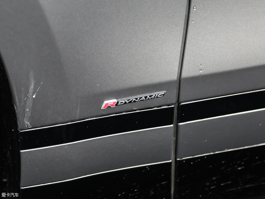2019} 300PS R-Dynamic S