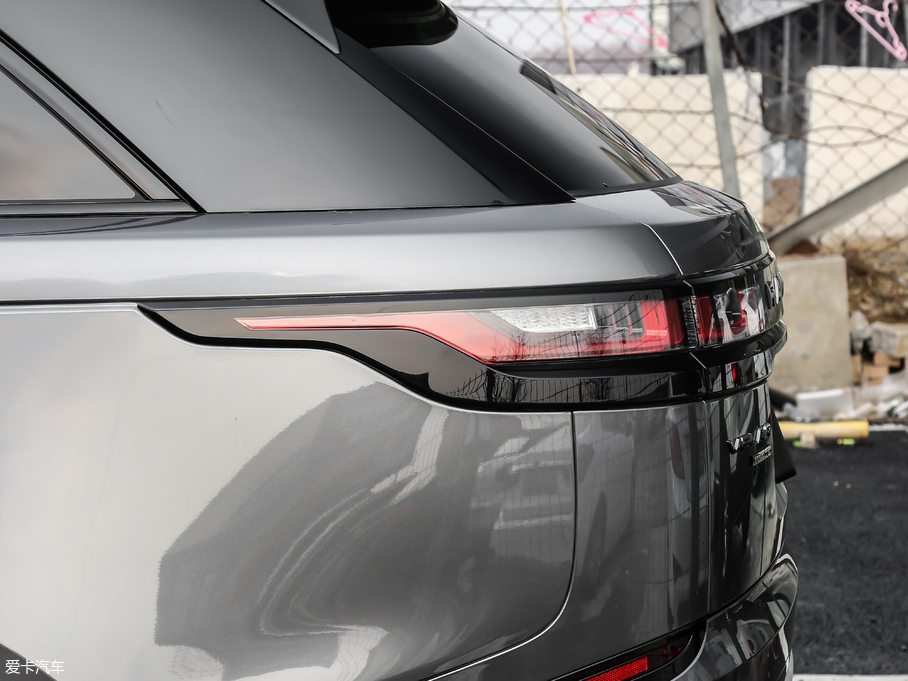 2019} 300PS R-Dynamic S