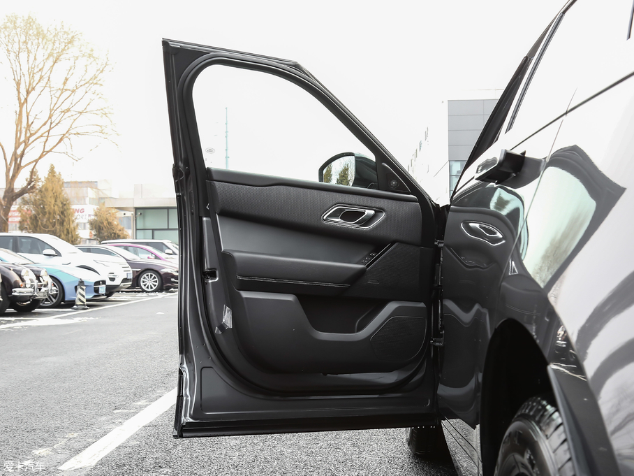 2019} 300PS R-Dynamic S