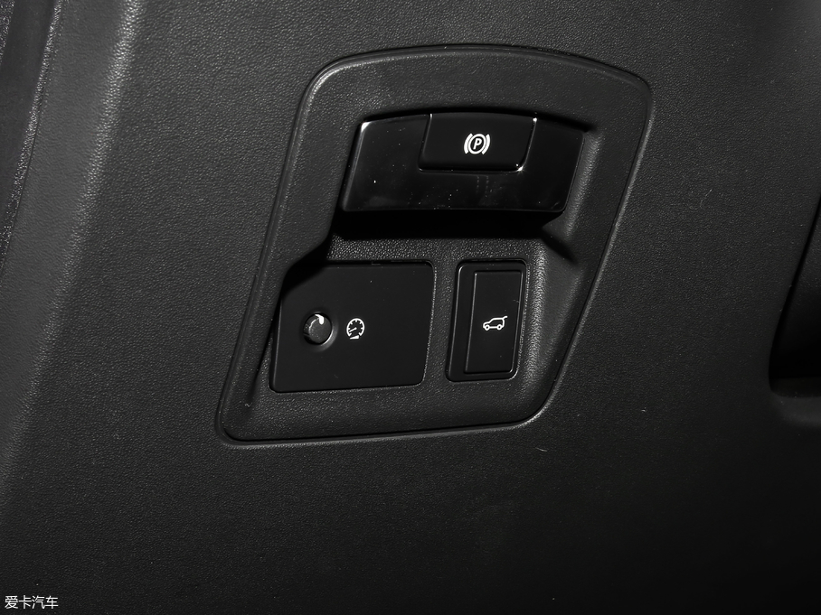 2019} 300PS R-Dynamic S