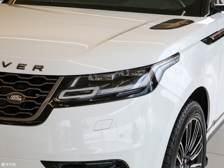 2019} 250PS R-Dynamic S