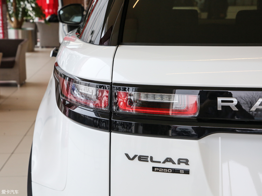 2019} 250PS R-Dynamic S