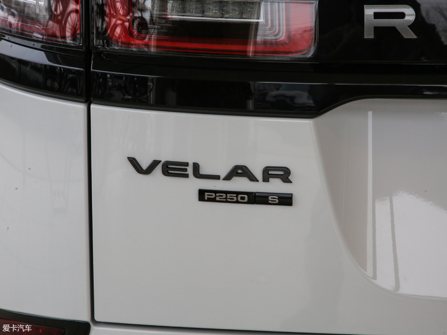 2019} 250PS R-Dynamic S