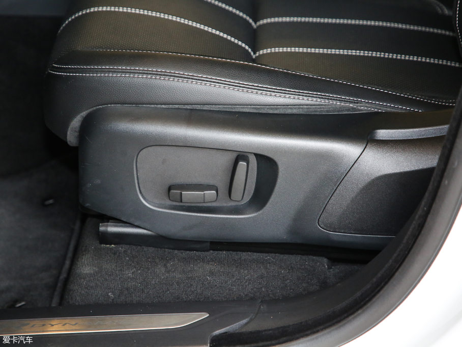 2019} 250PS R-Dynamic S