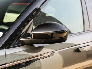 2019380PS R-Dynamic SE ^