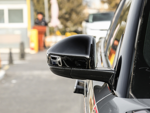 2019380PS R-Dynamic SE ^