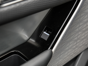 2019380PS R-Dynamic SE g