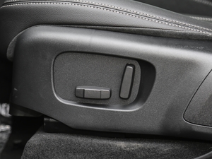 2019380PS R-Dynamic SE {{