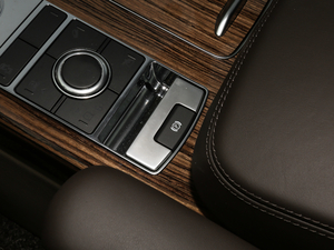 2019款3.0 V6 传世加长版 驻车制动器