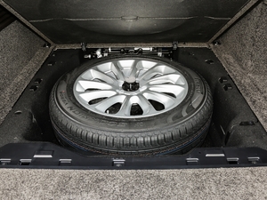 2019款3.0 V6 传世版 备胎