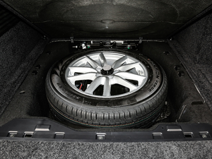 2019款3.0 V6 盛世版 备胎
