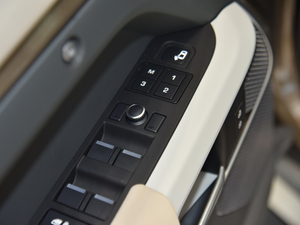 2020110 P400 SE п؅^