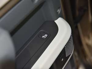 2020110 P400 SE п؅^(q)