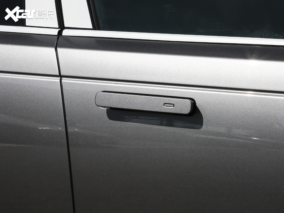 2020} 340PS R-Dynamic S