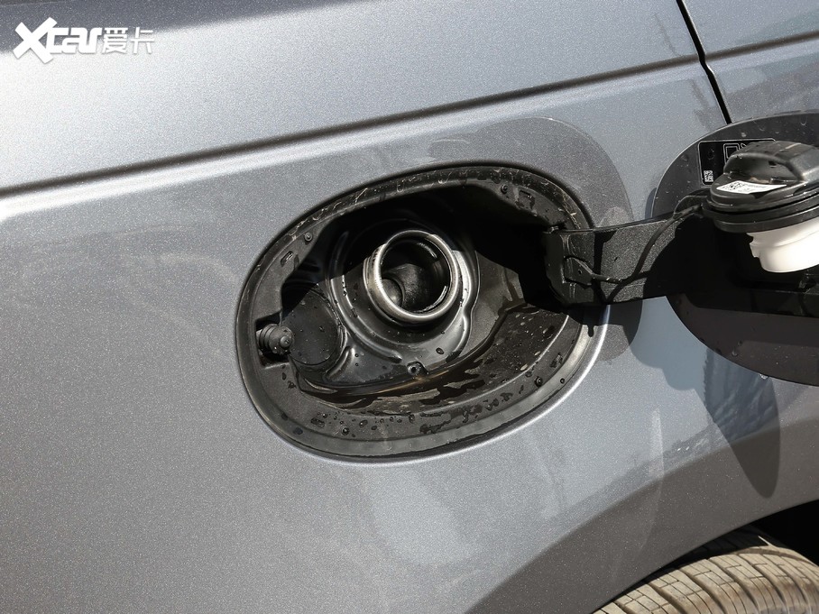 2020} 340PS R-Dynamic S