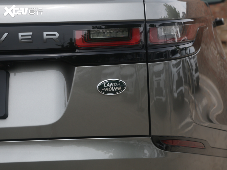 2020} 250PS R-Dynamic S