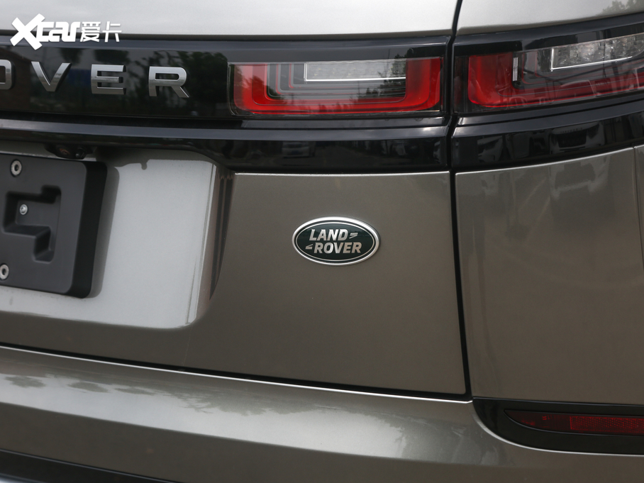 2020} 250PS R-Dynamic S