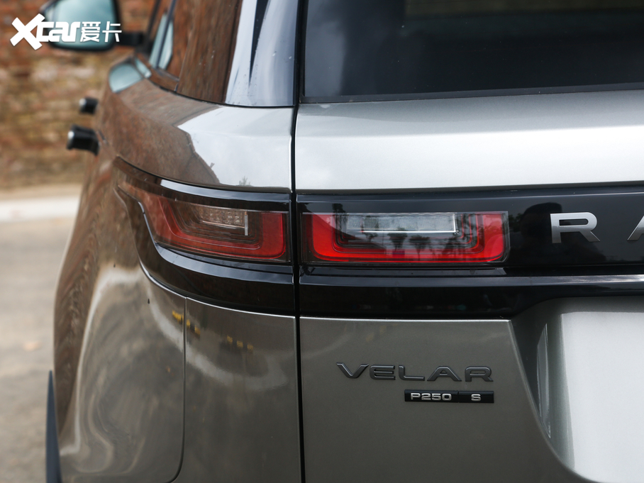 2020} 250PS R-Dynamic S