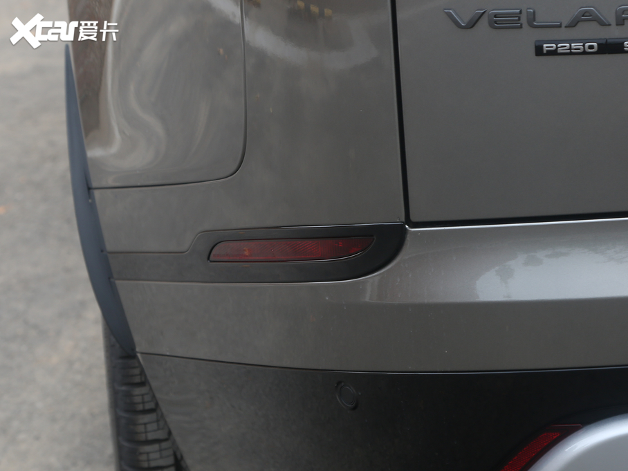 2020} 250PS R-Dynamic S