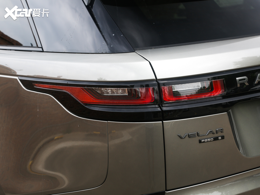 2020} 250PS R-Dynamic S