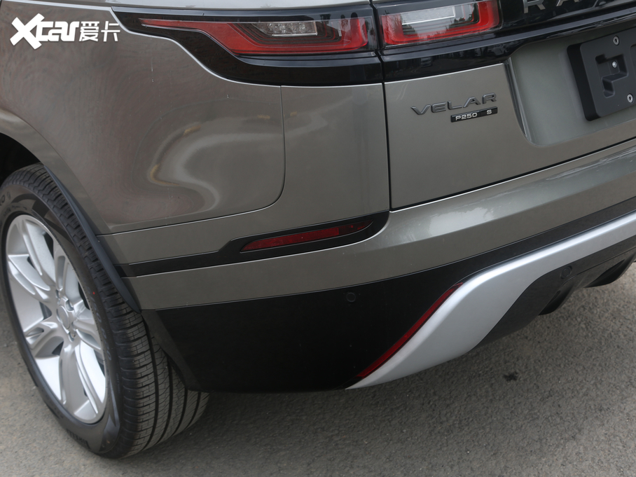 2020} 250PS R-Dynamic S