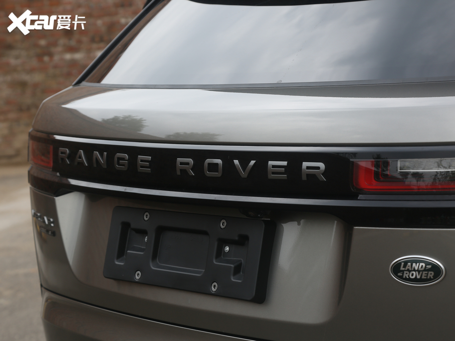 2020} 250PS R-Dynamic S