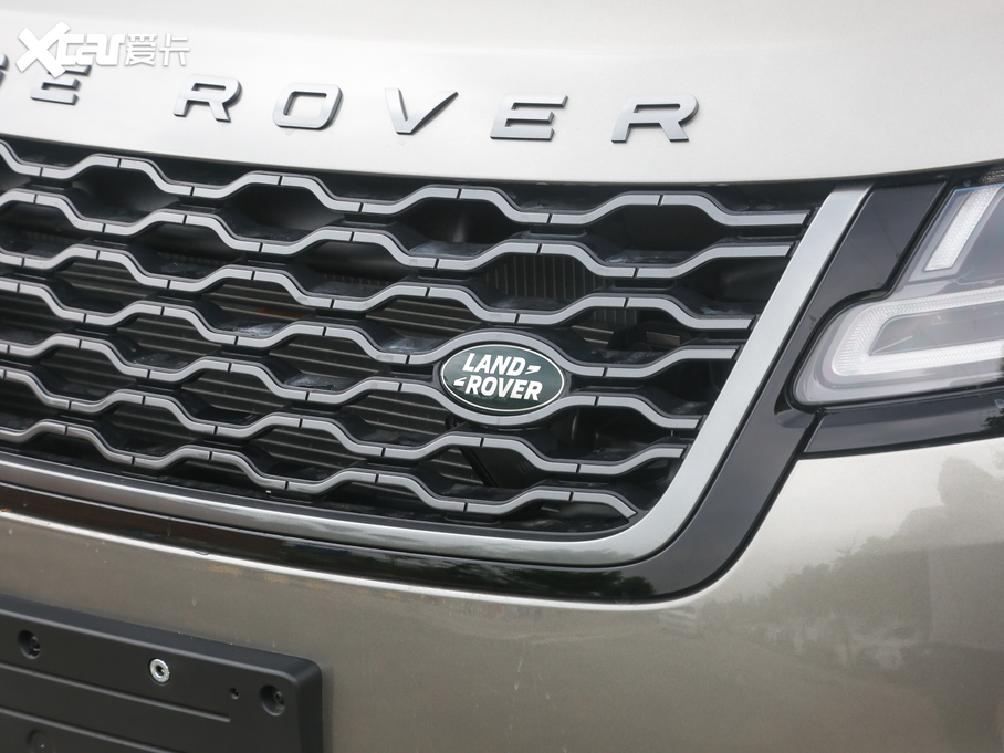 2020} 250PS R-Dynamic S