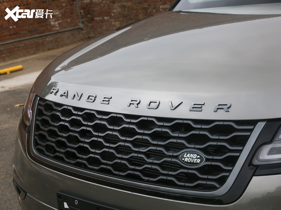 2020} 250PS R-Dynamic S