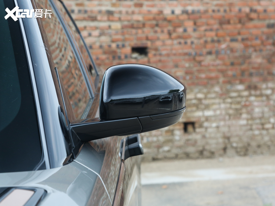 2020} 250PS R-Dynamic S