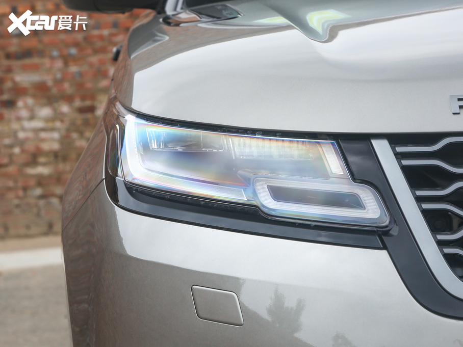 2020} 250PS R-Dynamic S