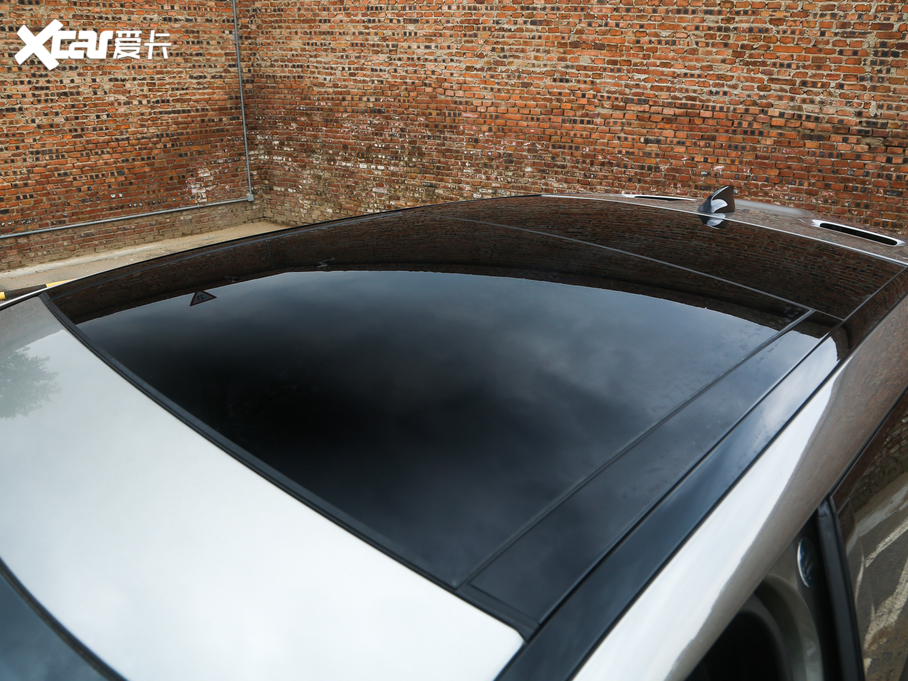 2020} 250PS R-Dynamic S