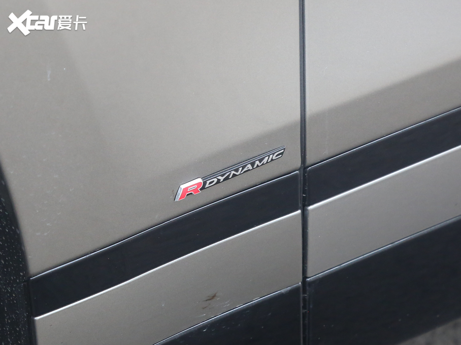 2020} 250PS R-Dynamic S