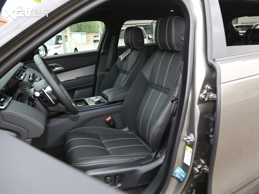 2020} 250PS R-Dynamic S