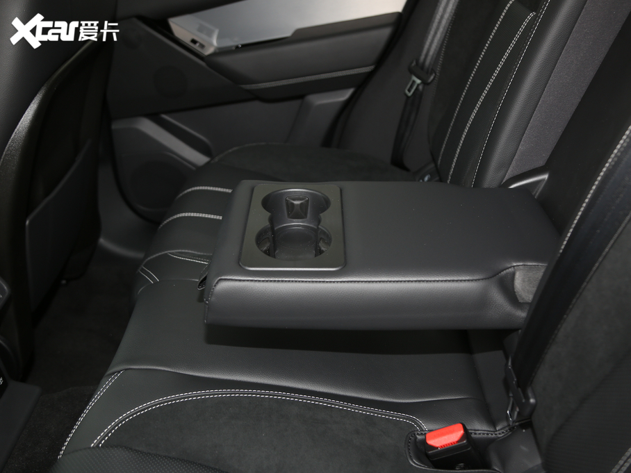 2020} 250PS R-Dynamic S