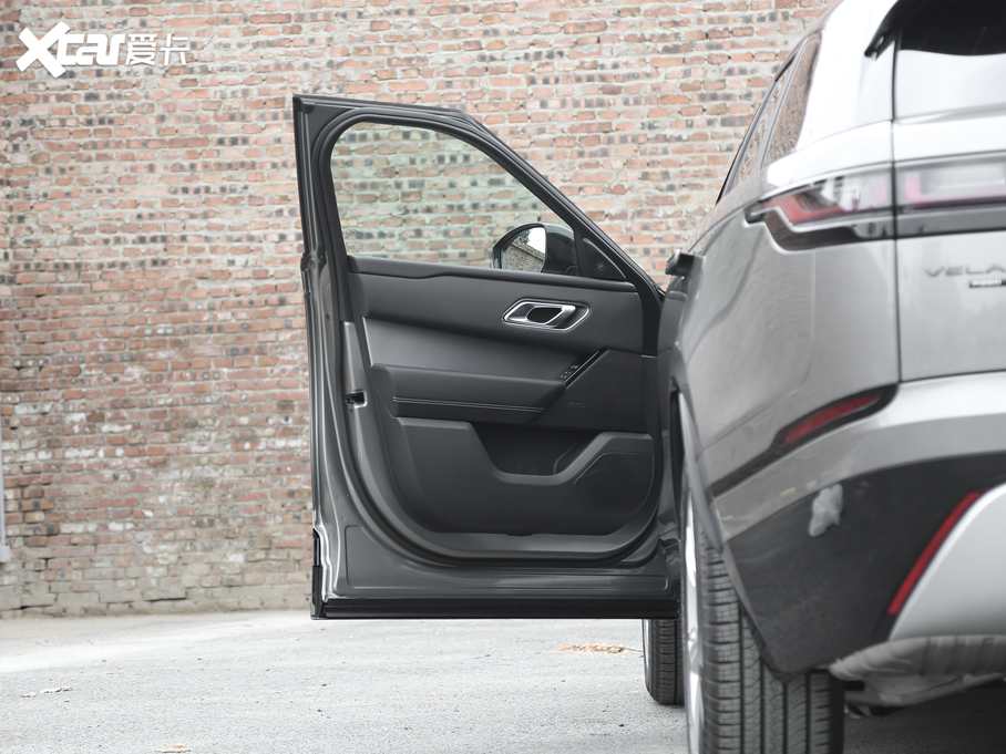 2020} 250PS R-Dynamic S