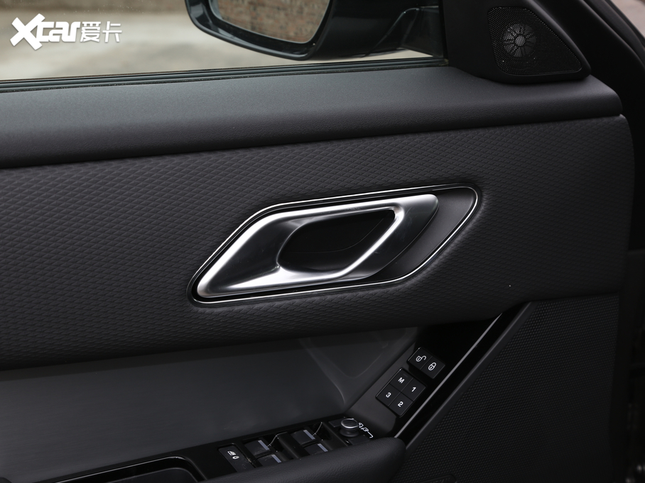 2020} 250PS R-Dynamic S