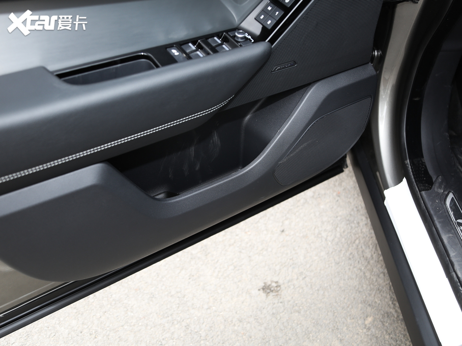 2020} 250PS R-Dynamic S