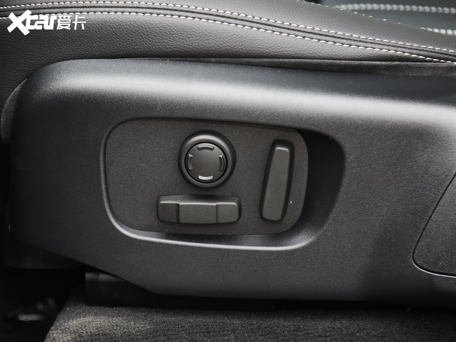 2020} 250PS R-Dynamic S